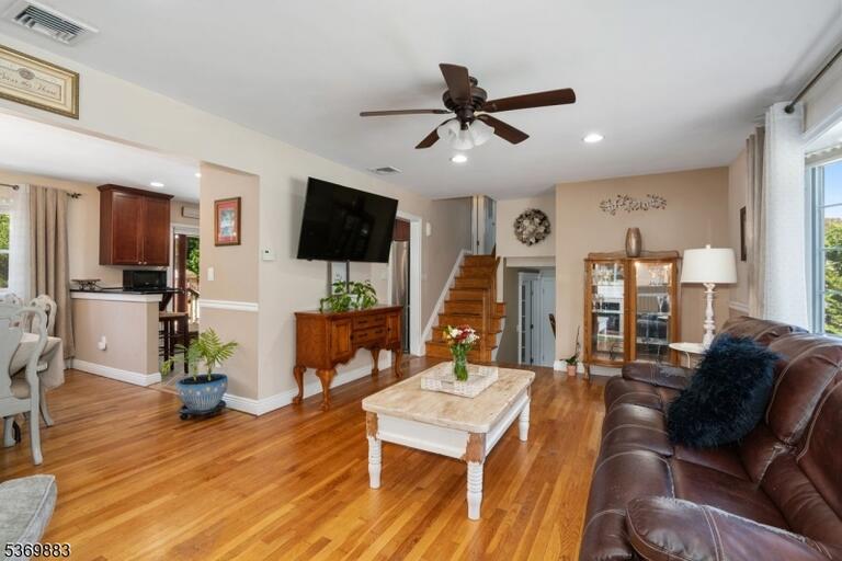 Property listing MLS 4048217 photo 10