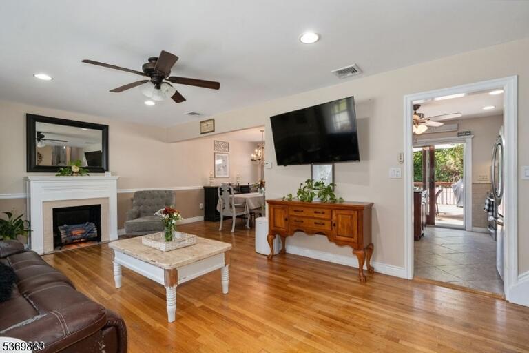 Property listing MLS 4048217 photo 11