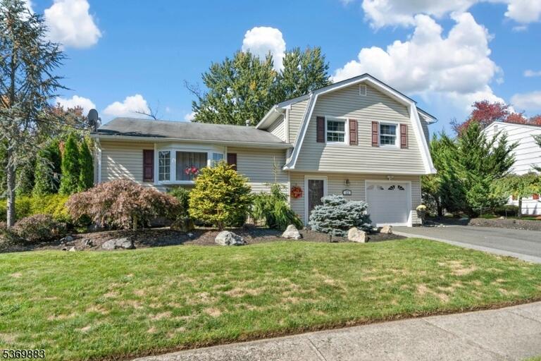 Property listing MLS 4048217 photo 2
