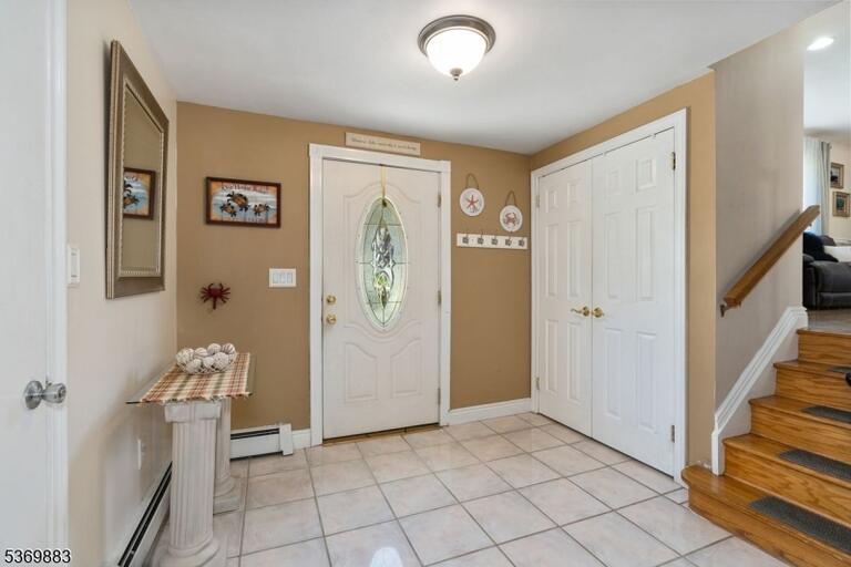 Property listing MLS 4048217 photo 3