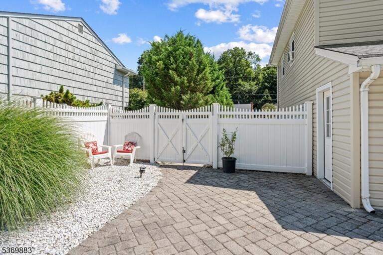 Property listing MLS 4048217 photo 35