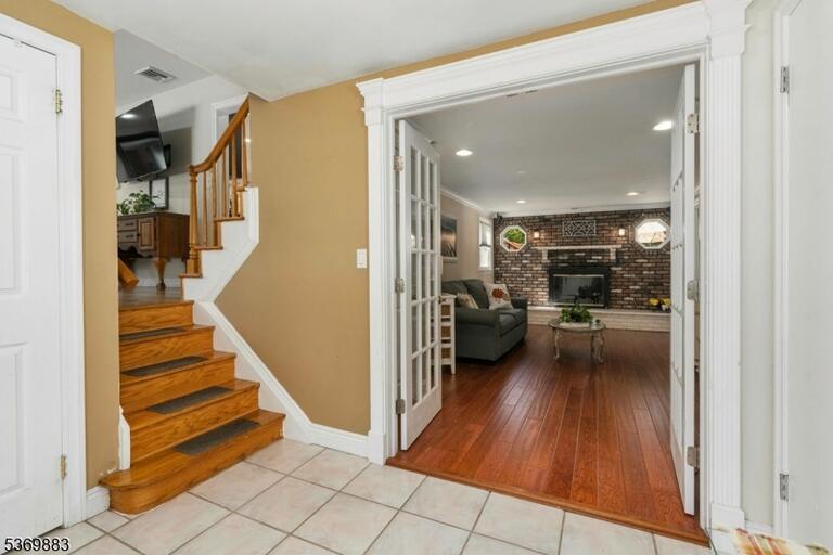 Property listing MLS 4048217 photo 4