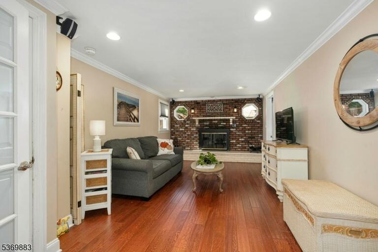 Property listing MLS 4048217 photo 5