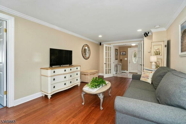 Property listing MLS 4048217 photo 6