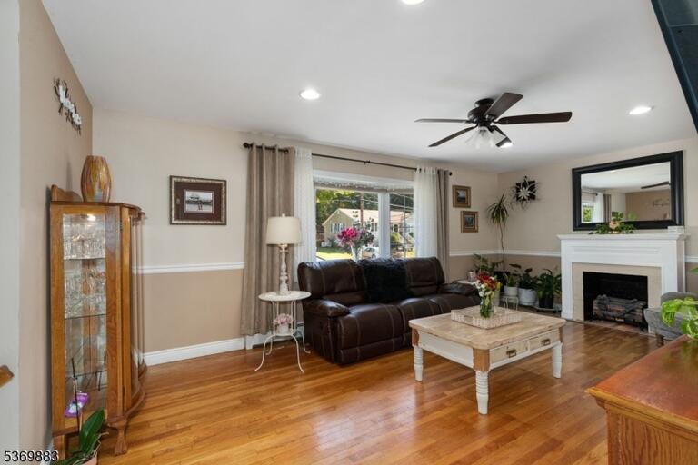 Property listing MLS 4048217 photo 8