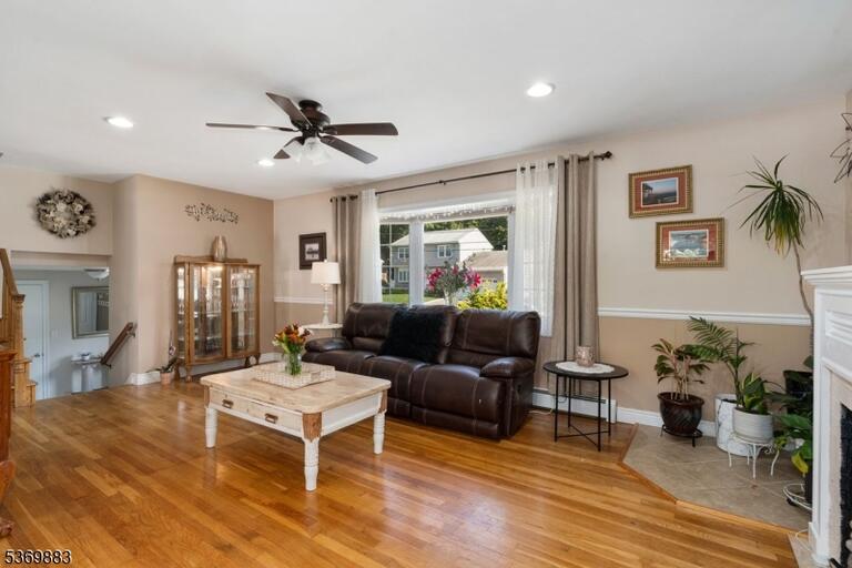 Property listing MLS 4048217 photo 9