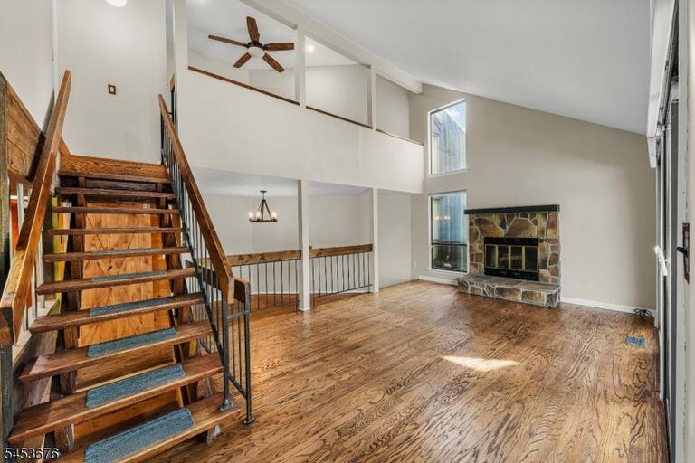 Property listing MLS 4048222 photo 3