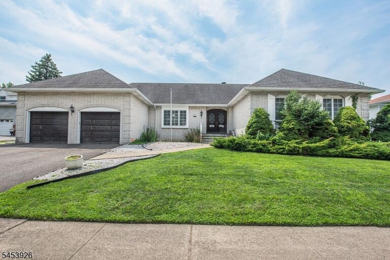 Property listing MLS 4048489 photo 1