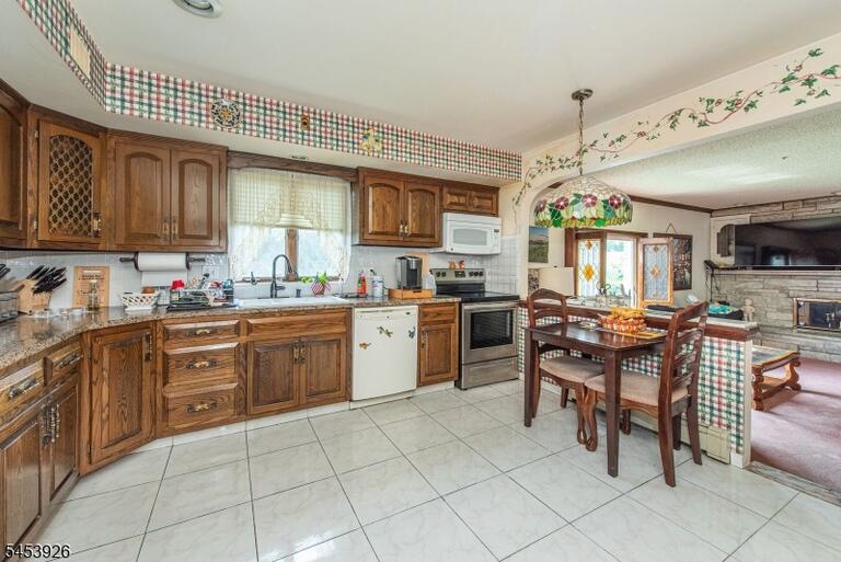 Property listing MLS 4048489 photo 6