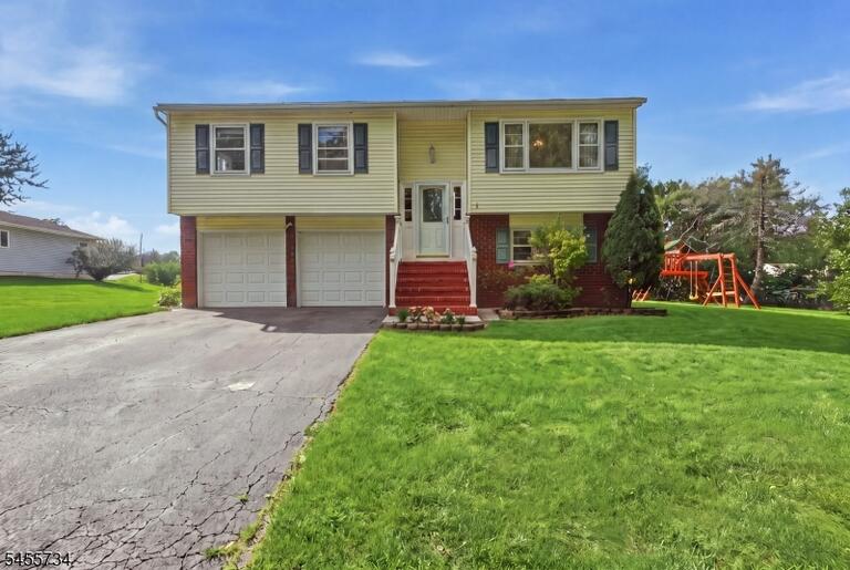 Property listing MLS 4048510 photo 2
