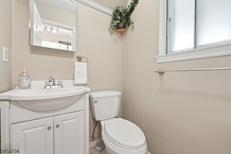 Property listing MLS 4048510 photo 25