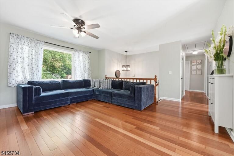 Property listing MLS 4048510 photo 4