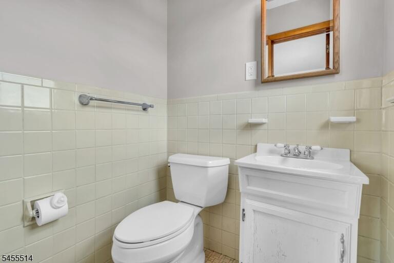 Property listing MLS 4048781 photo 14