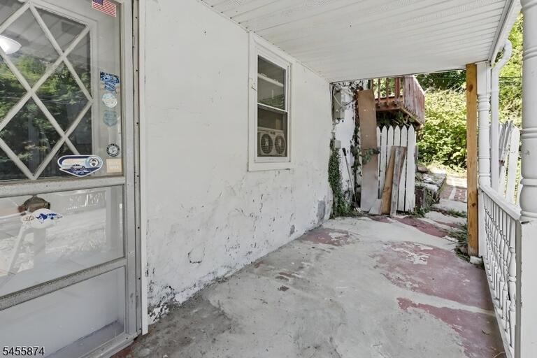 Property listing MLS 4048807 photo 4