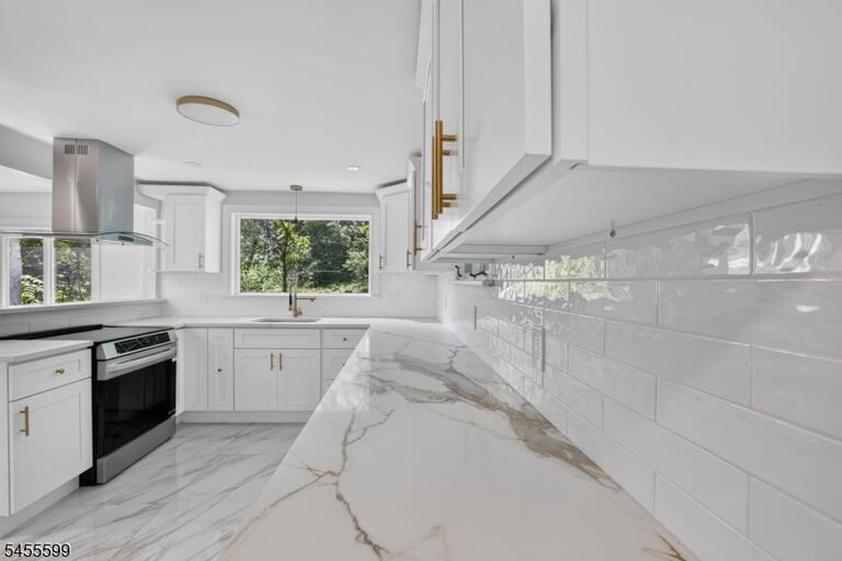 Property listing MLS 4048842 photo 12