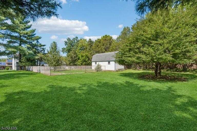 Property listing MLS 4048847 photo 25