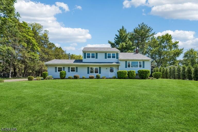 Property listing MLS 4048847 photo 3