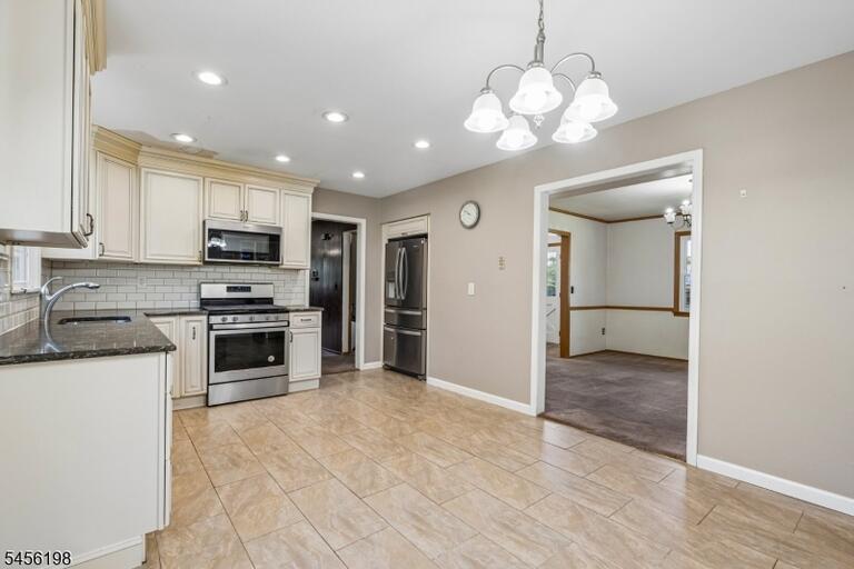 Property listing MLS 4048847 photo 9