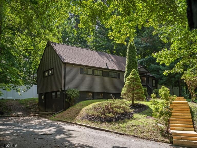 Property listing MLS 4048870 photo 4