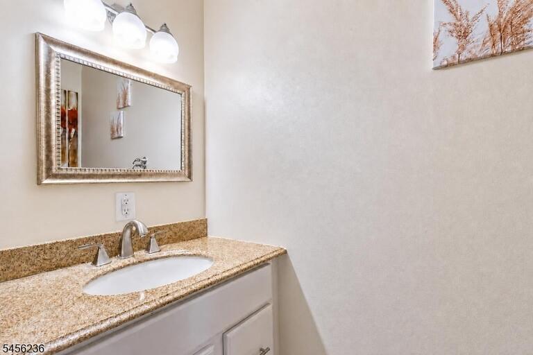 Property listing MLS 4048873 photo 10