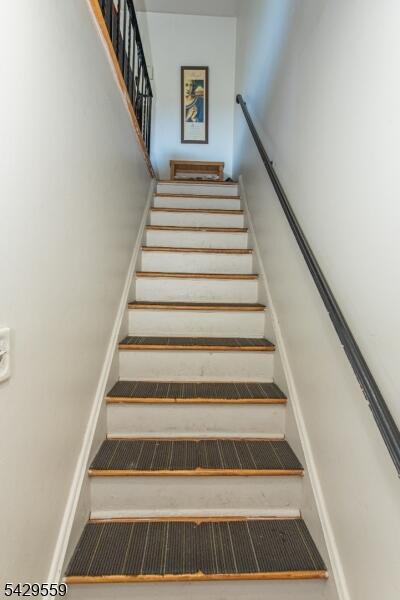 Property listing MLS 4048898 photo 3