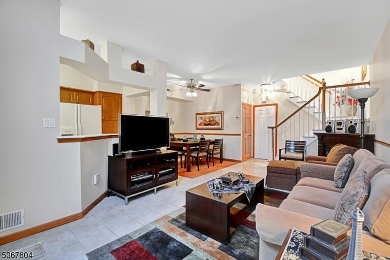 Property listing MLS 4048919 photo 8