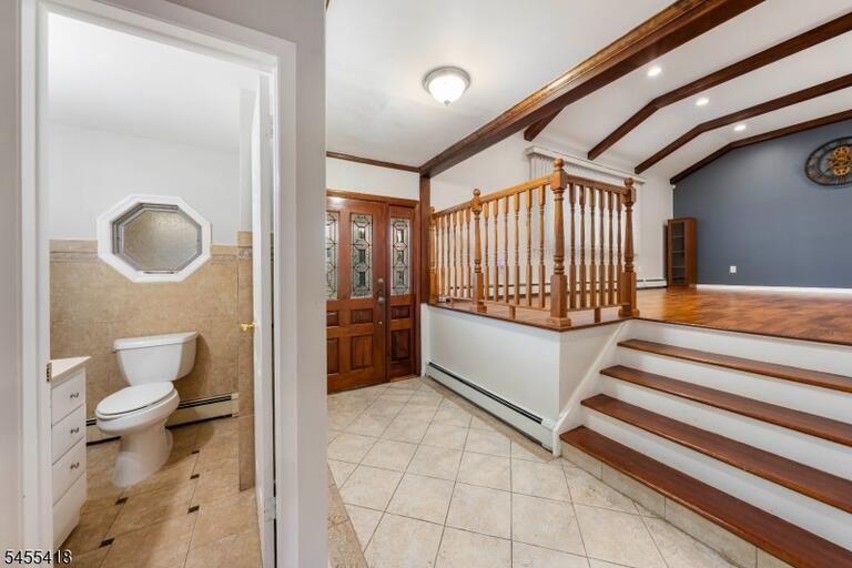 Property listing MLS 4048934 photo 3