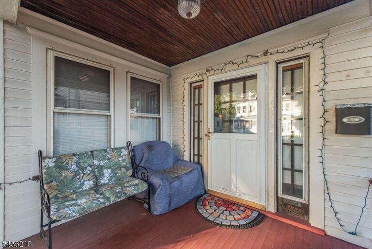 Property listing MLS 4048935 photo 3