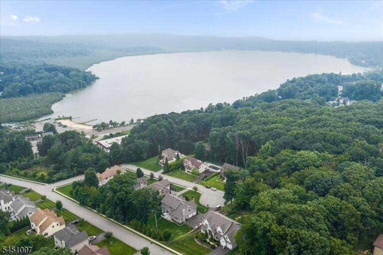 Property listing MLS 4048936 photo 35
