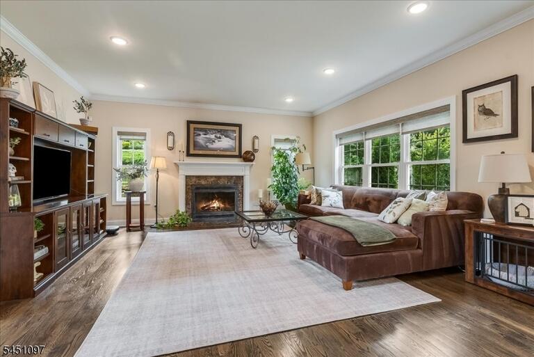 Property listing MLS 4048936 photo 4