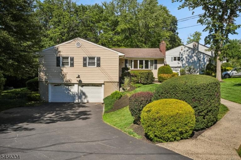 Property listing MLS 4048960 photo 1