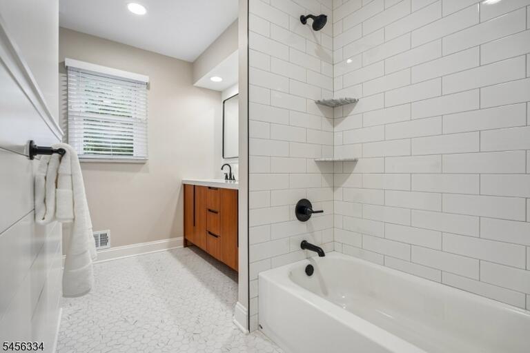 Property listing MLS 4048960 photo 19