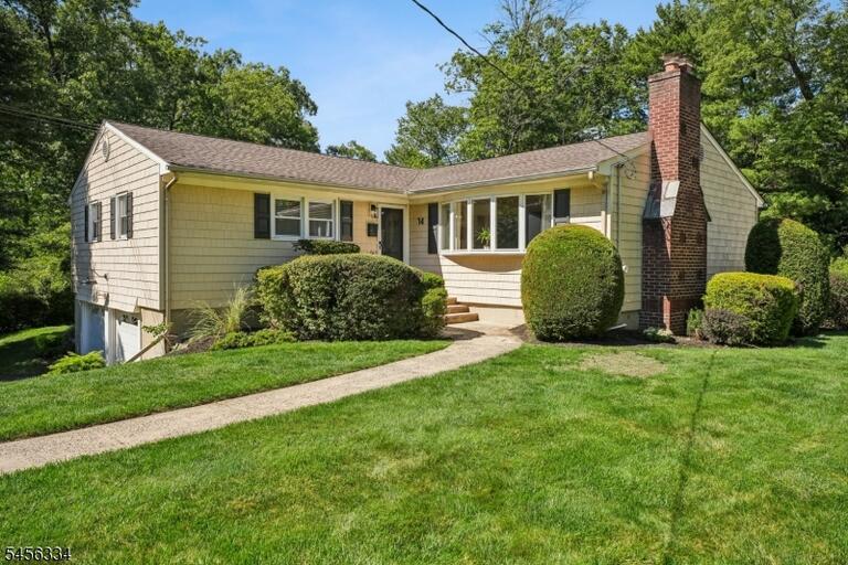 Property listing MLS 4048960 photo 2
