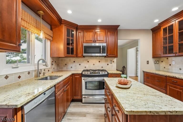 Property listing MLS 4048960 photo 4