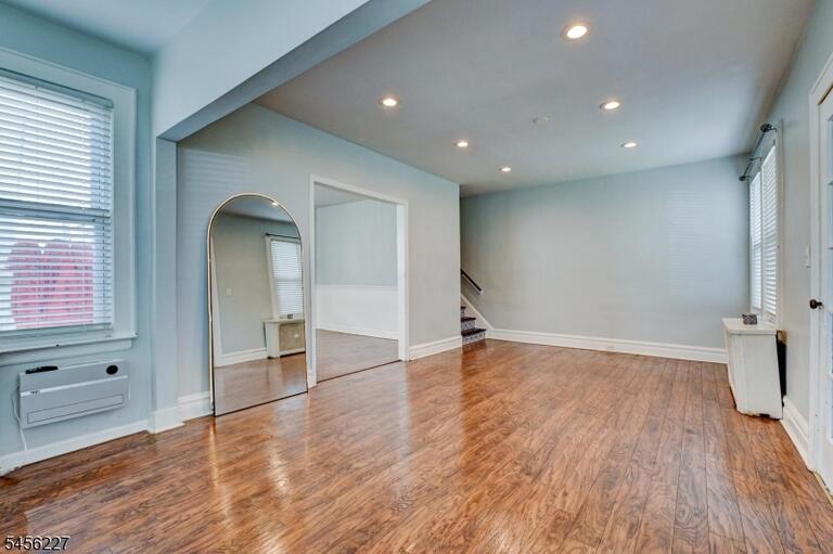 Property listing MLS 4048972 photo 10