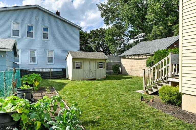 Property listing MLS 4048972 photo 31