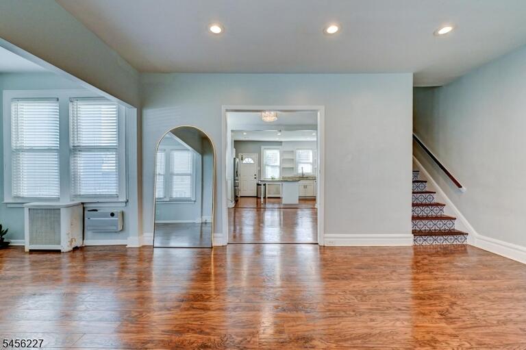 Property listing MLS 4048972 photo 5