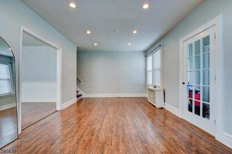 Property listing MLS 4048972 photo 9