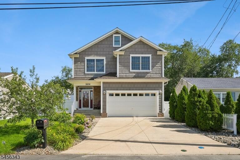 Property listing MLS 4048988 photo 1