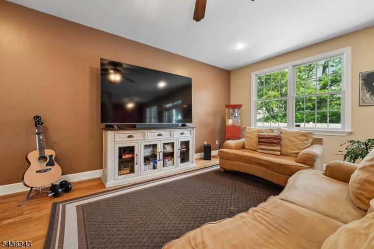 Property listing MLS 4048988 photo 3