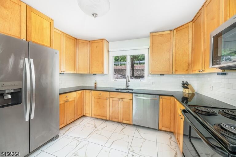 Property listing MLS 4049031 photo 11