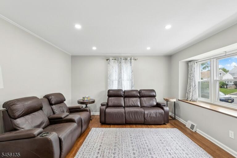 Property listing MLS 4049080 photo 4