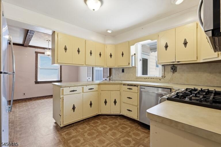 Property listing MLS 4049098 photo 11