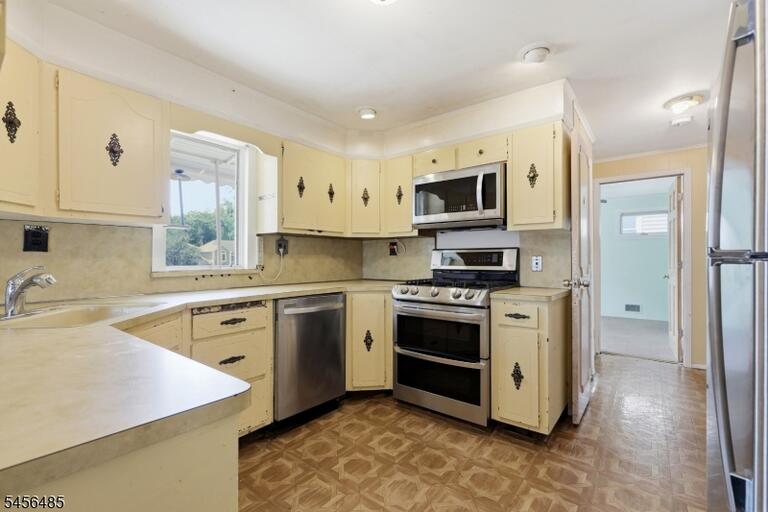 Property listing MLS 4049098 photo 12