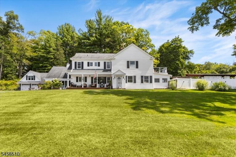 Property listing MLS 4049127 photo 2