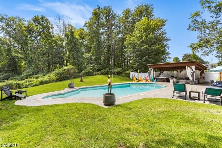 Property listing MLS 4049127 photo 38