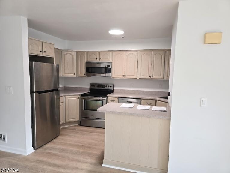 Property listing MLS 4049172 photo 8