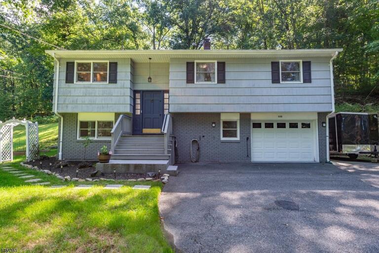 Property listing MLS 4049186 photo 2