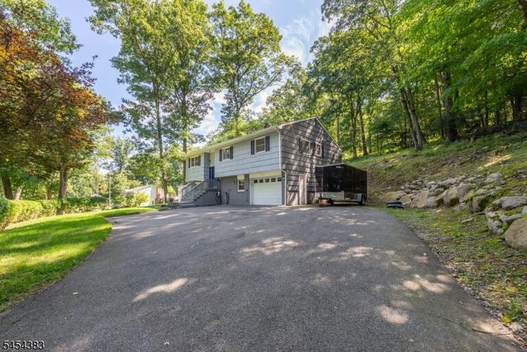 Property listing MLS 4049186 photo 3