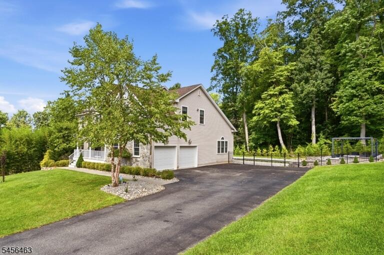 Property listing MLS 4049233 photo 2